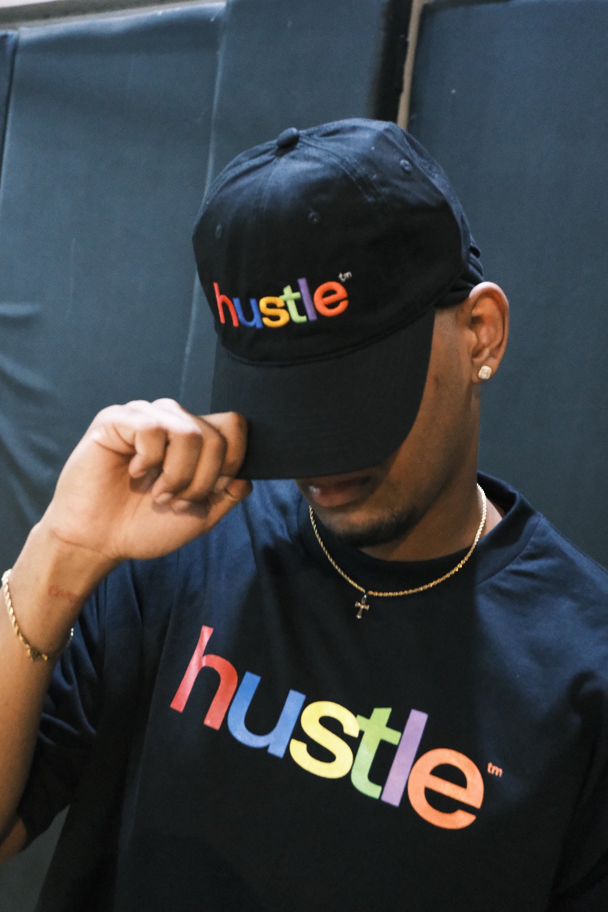 MULTICOLOR LOGO EMBRO DAD HAT